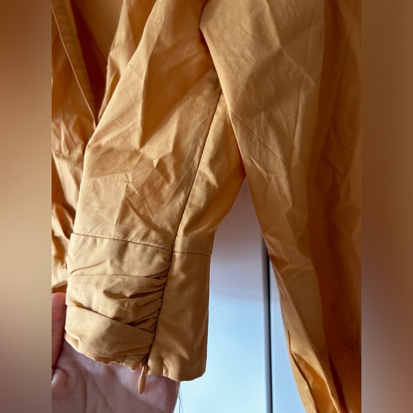 Yellow top with buttons and front knot - Picture 4 of 4